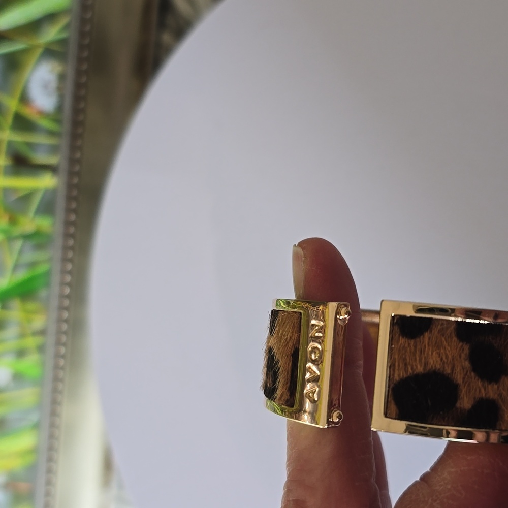 Avon Leopard Faux Fur Gold Tone Hinged Bangle Bracelet NIB - Picture 5 of 8
